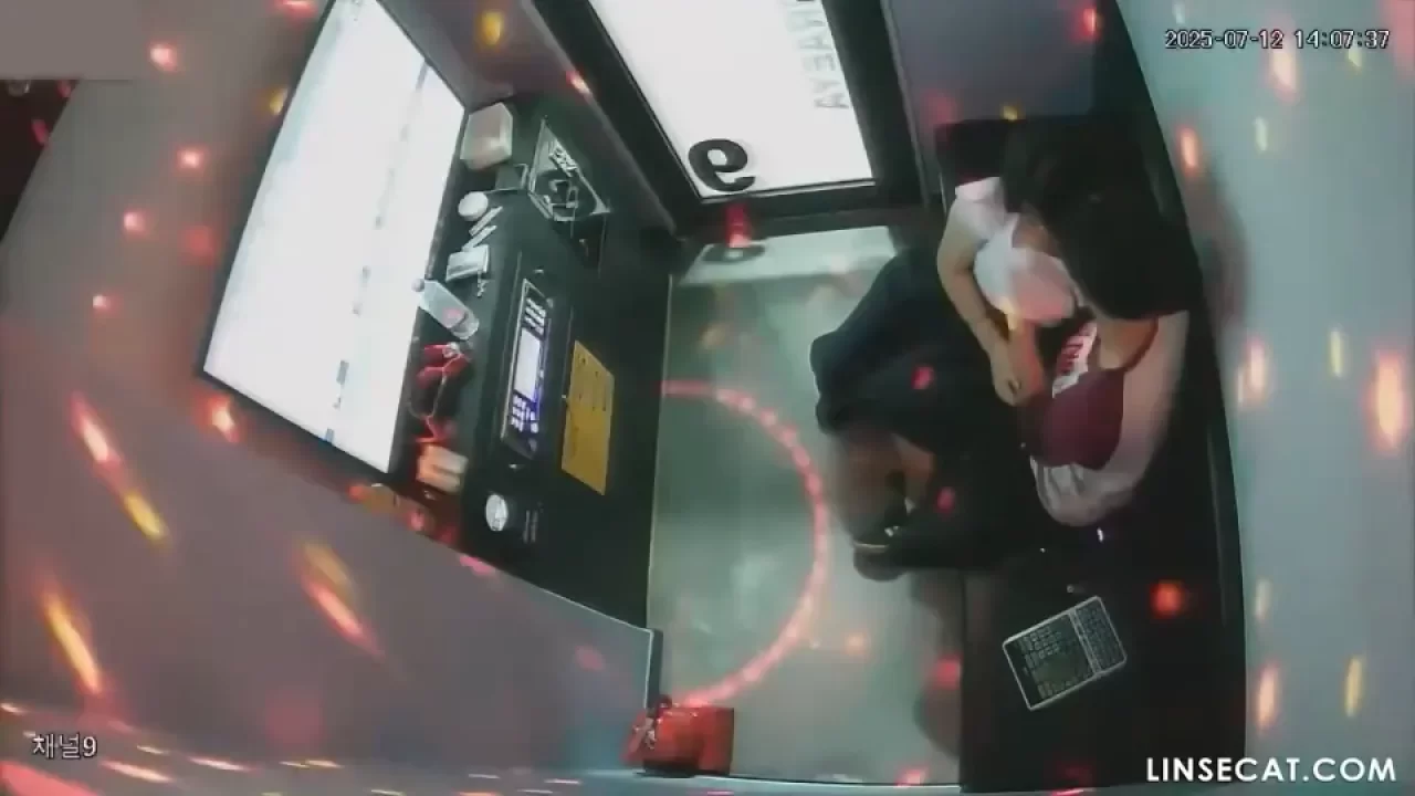 노래방에서 파이즈리까지 시전하는 대단한 커플 썸네일