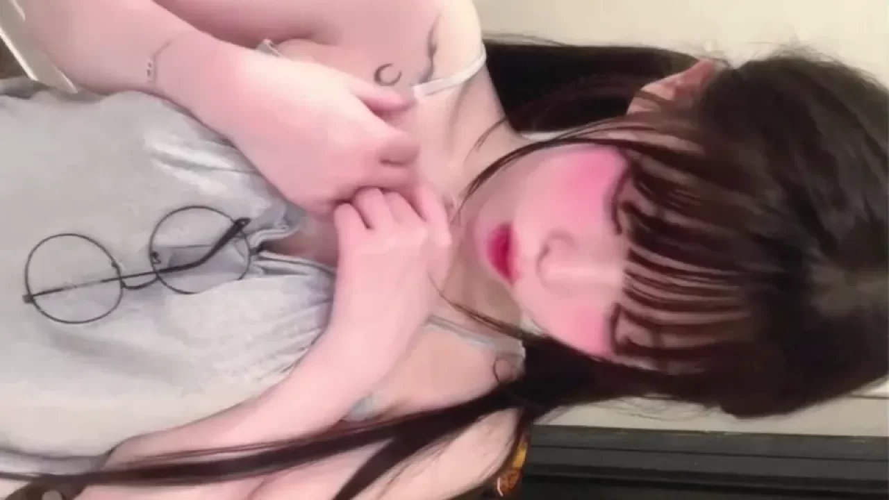 해외 놀러가서도 팬서비스는 잊지 않고 해주는 유디 썸네일